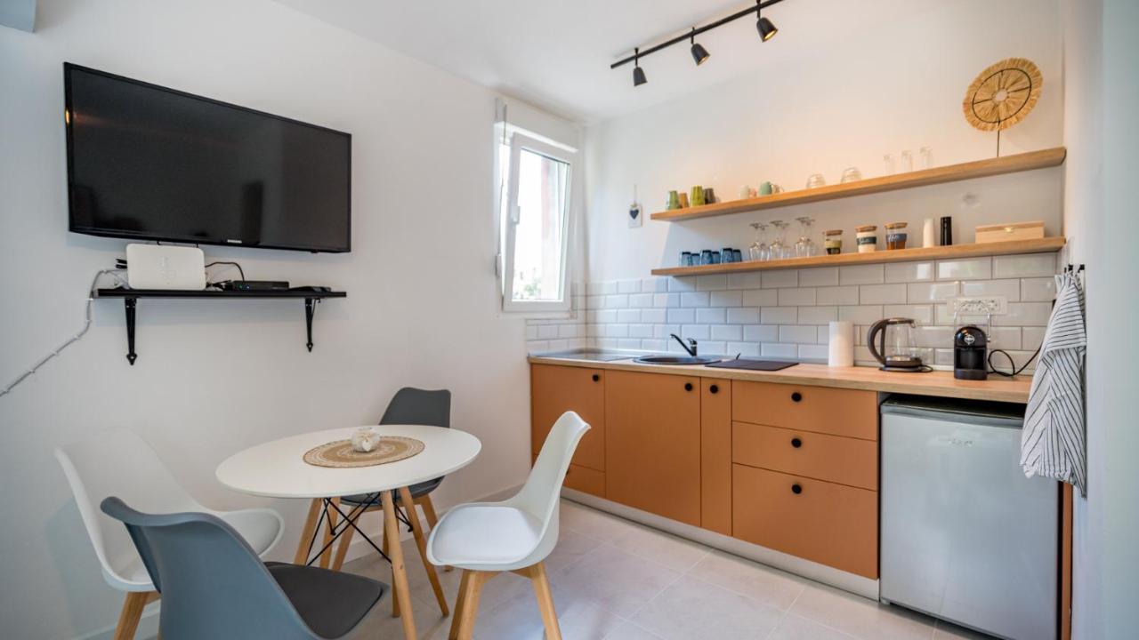 Cozy Apartment, 10 Minutes Walking Distance From The Old Town コトル エクステリア 写真